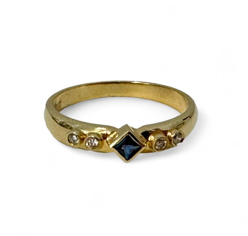 Saphirring mit Brillantbesatz 585/-Gelbgold Gr. 51