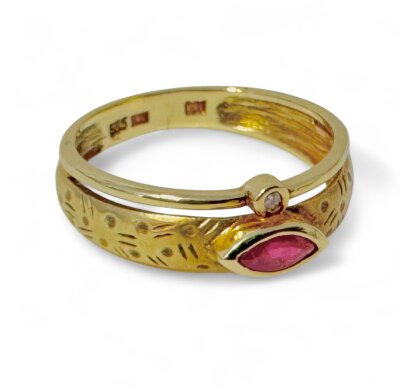 Goldring mit Rubin und Diamant 585/- Gelbgold Gr. 53