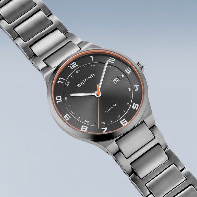 BERING Herrenuhr Titanium 15139-709