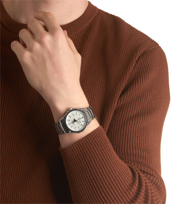 CASIO Edifice EFR-S108D-7AVUEF Saphirglas silbernes...